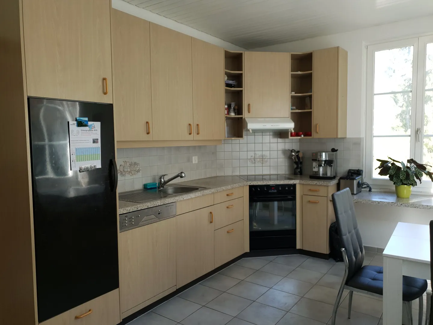 Geräumige Wohnung mit Terrasse - Foto 3 von 8