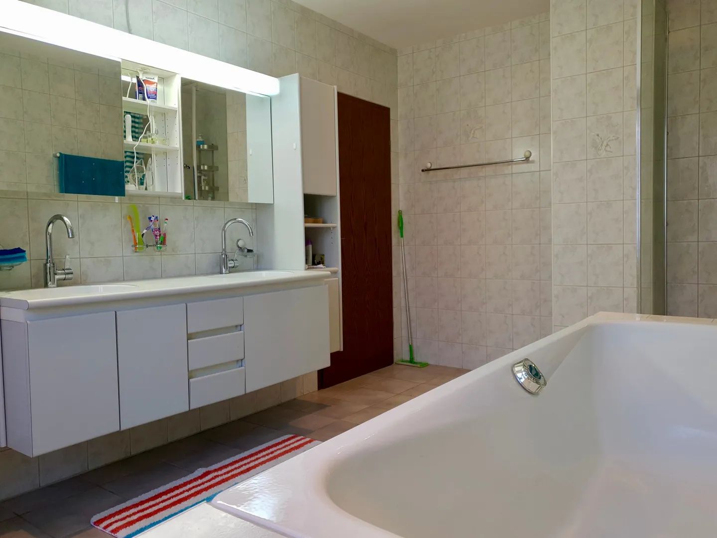 Geräumige Wohnung mit Terrasse - Foto 4 von 8