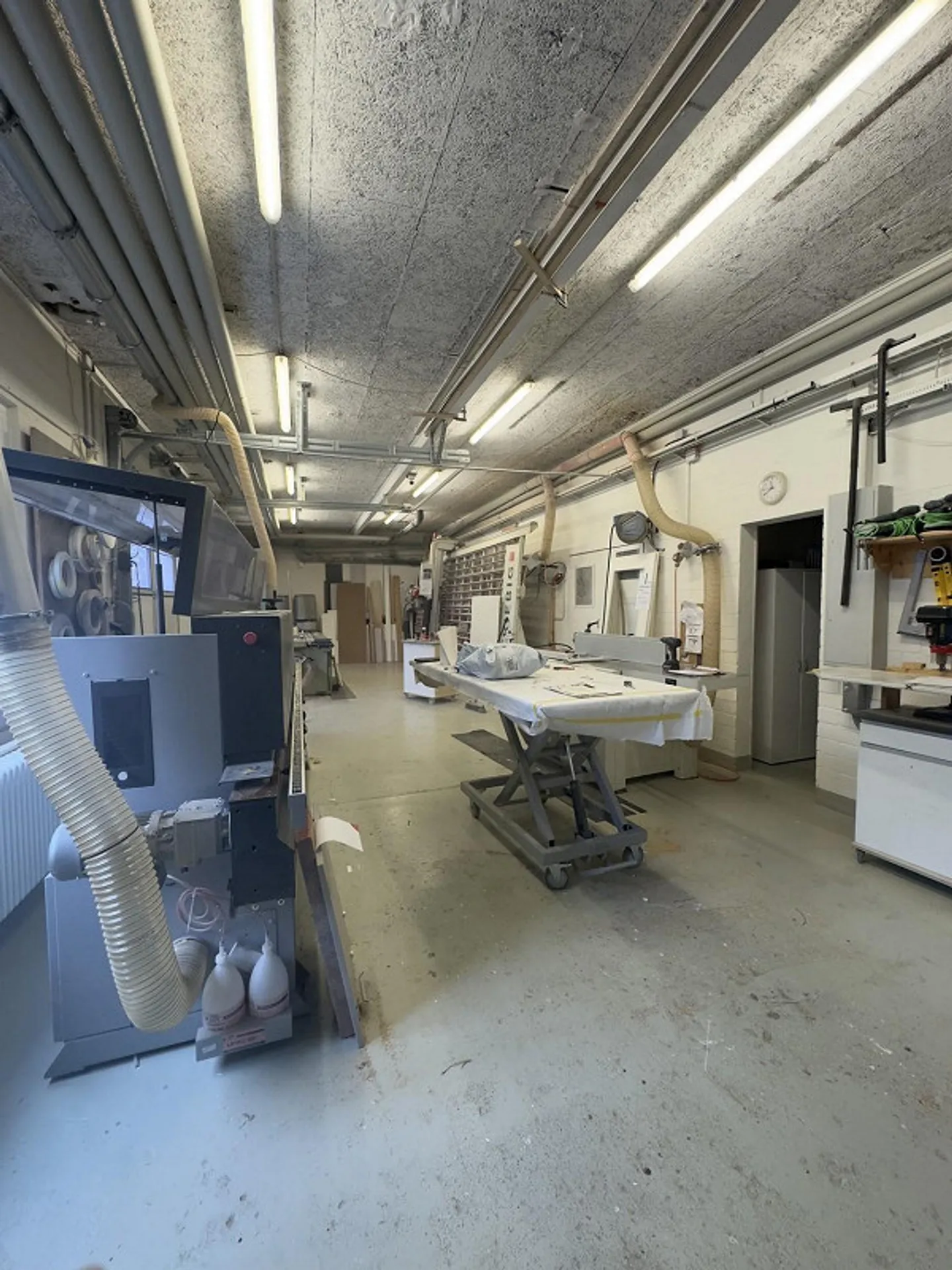 Officina e magazzino inclusi garage - Foto 2 di 9