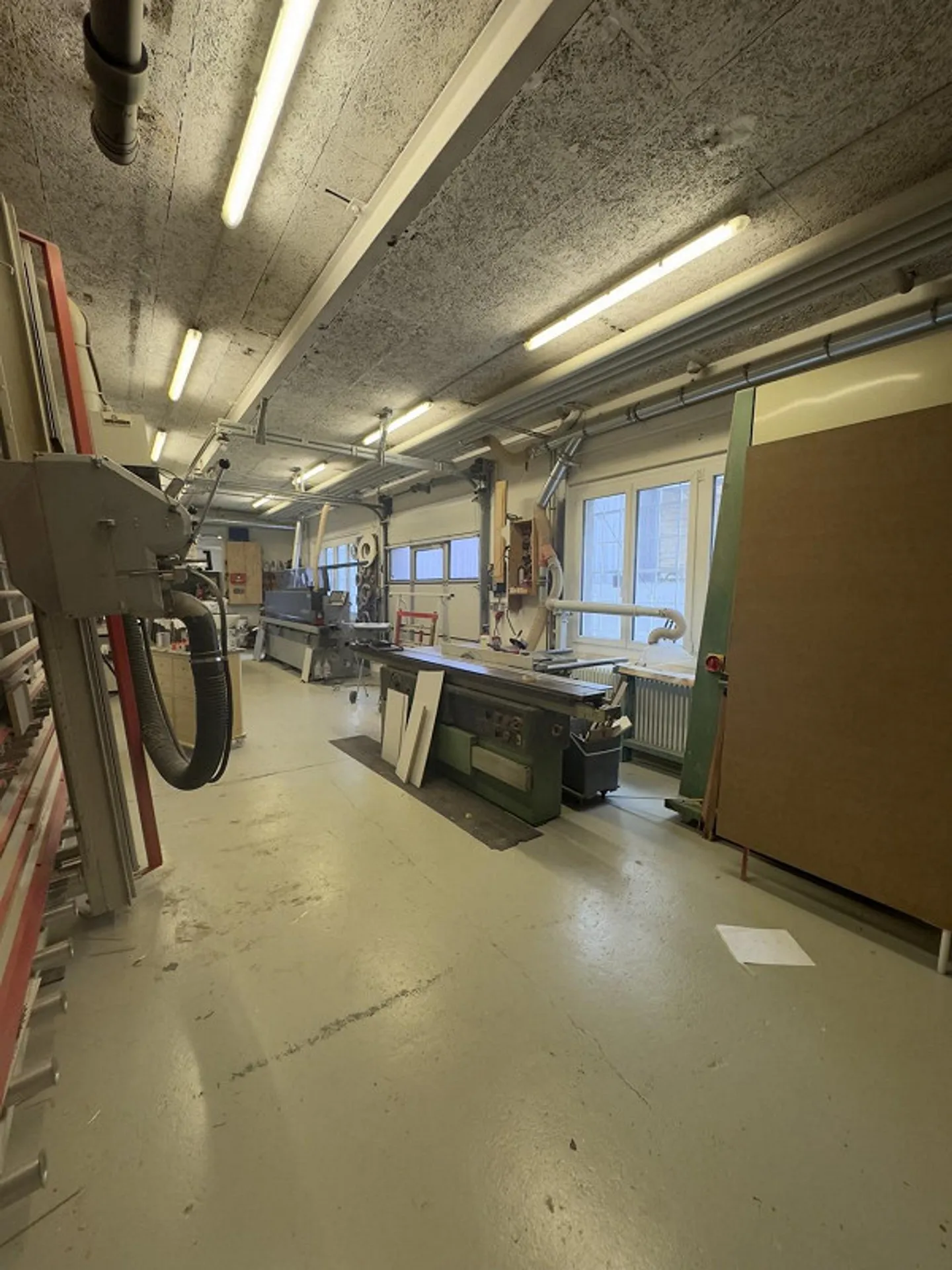 Officina e magazzino inclusi garage - Foto 3 di 9