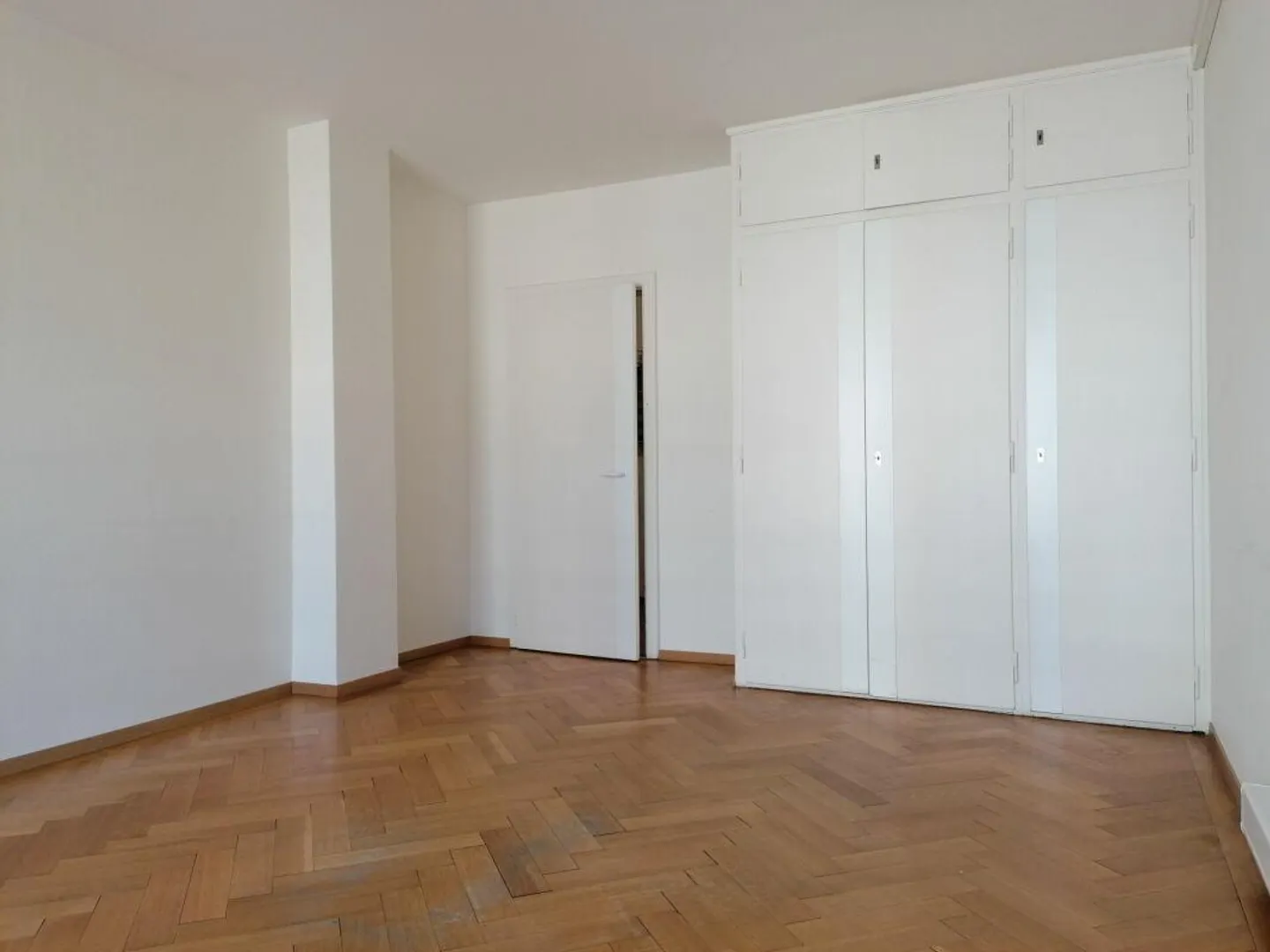 Office of 238 m2 just steps from the train station - Photo 3 of 9