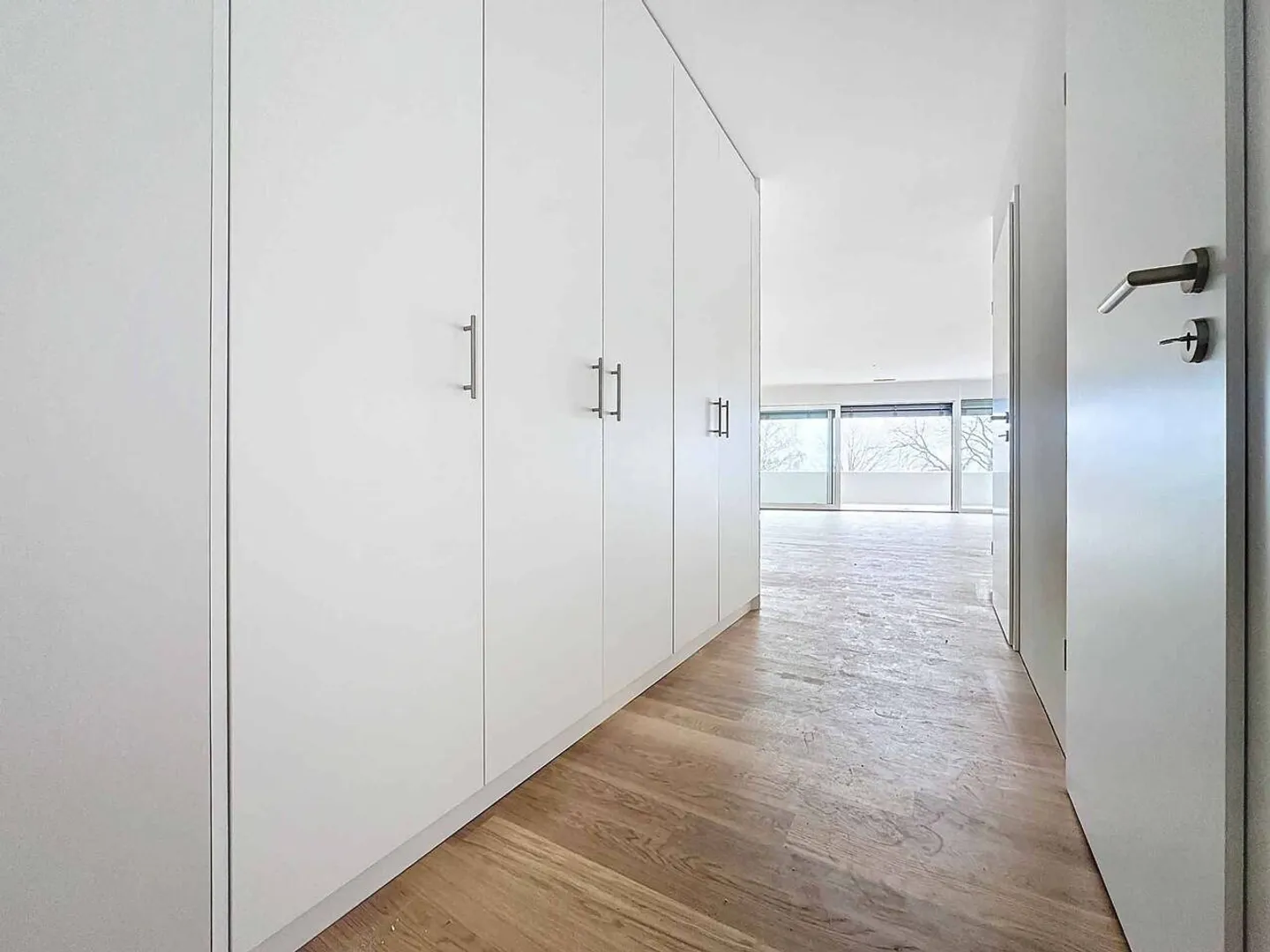 Nuovo appartamento di 3,5 stanze con terrazza coperta e giardino con vista sul lago - Foto 4 di 13