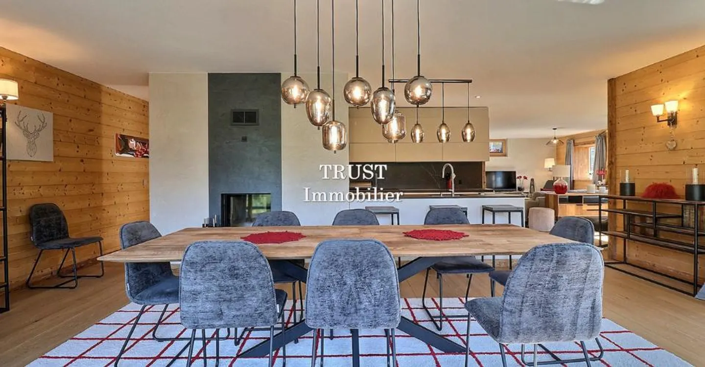 5010. Magnificent Triplex - Photo 3 of 12