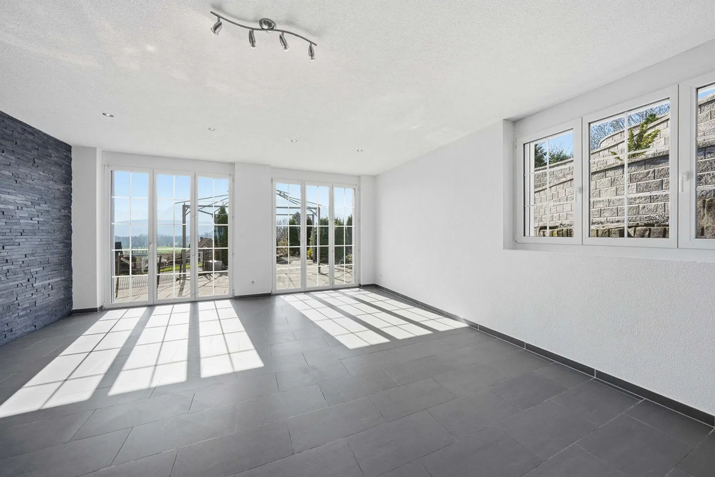 2.5-Room Apartment - Photo 8 of 16