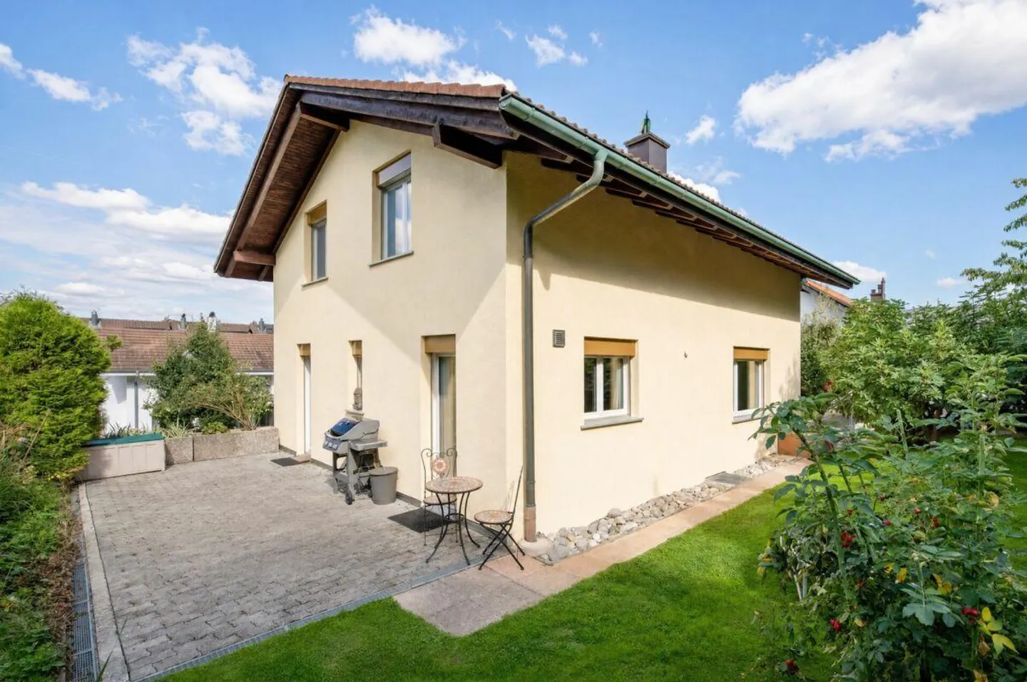 Ampia casa unifamiliare con un ambiente attraente - Foto 6 di 10