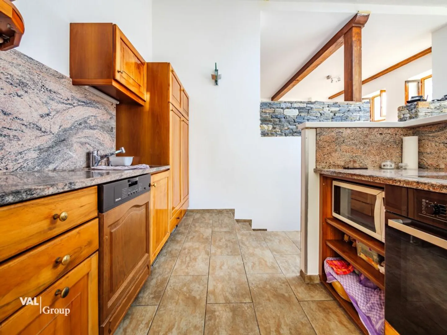 Einzigartige Gelegenheit: Haus mit zwei unabhängigen Wohnungen (5,5 und 2,5 Zimmer) - Foto 6 von 21