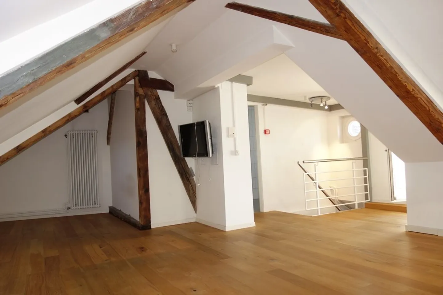 Travailler au cœur de Zurich - Loué uniquement en tant qu'espace commercial - Photo 3 sur 6