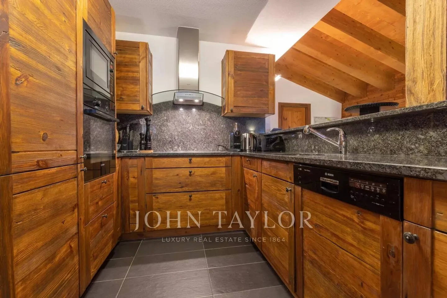 Apartment in Triplex with panoramic view - Crans-Montana - Photo 4 of 10