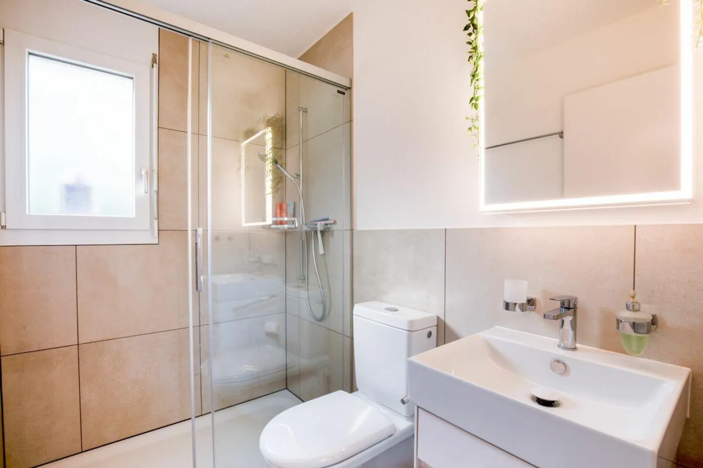 Ampia casa unifamiliare con un ambiente attraente - Foto 7 di 10