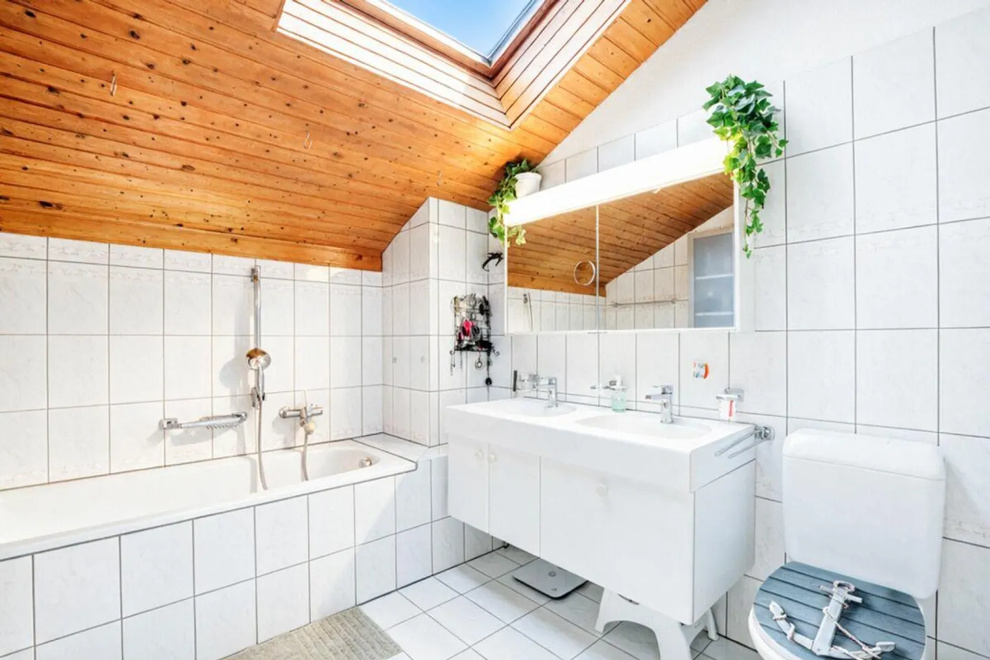 Ampia casa unifamiliare con un ambiente attraente - Foto 8 di 10