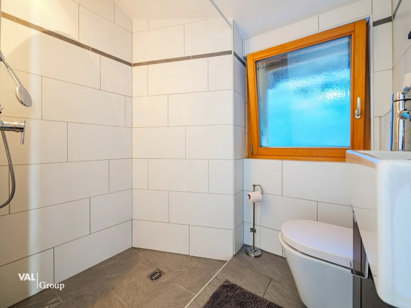 Einzigartige Gelegenheit: Haus mit zwei unabhängigen Wohnungen (5,5 und 2,5 Zimmer) - Foto 11 von 21