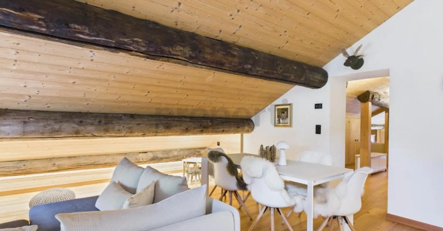 Tradition Meets Comfort: 2.5 Room Second Home in Nufenen – natu... - Photo 2 of 10