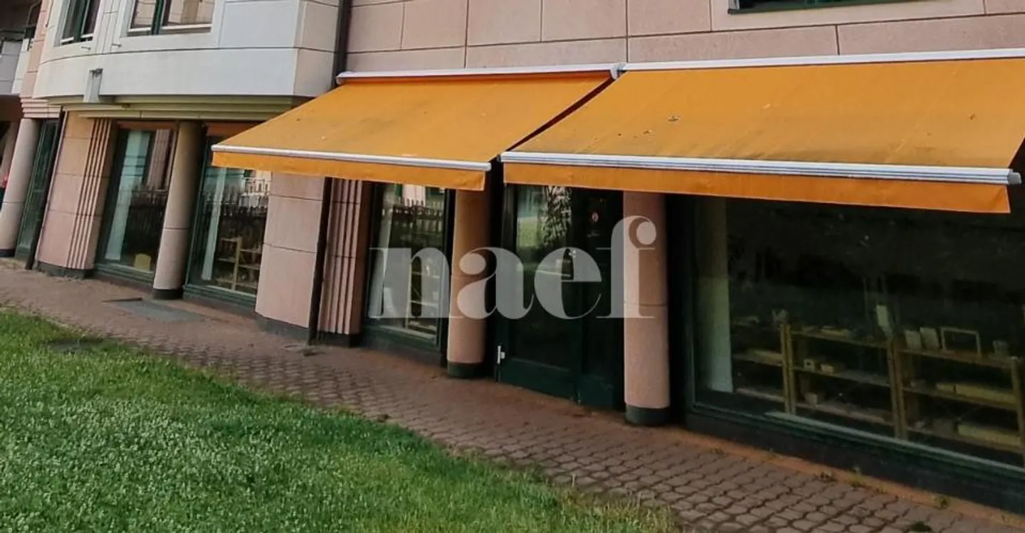 Espace Commercial dans Quartier Résidentiel - Photo 1 sur 8