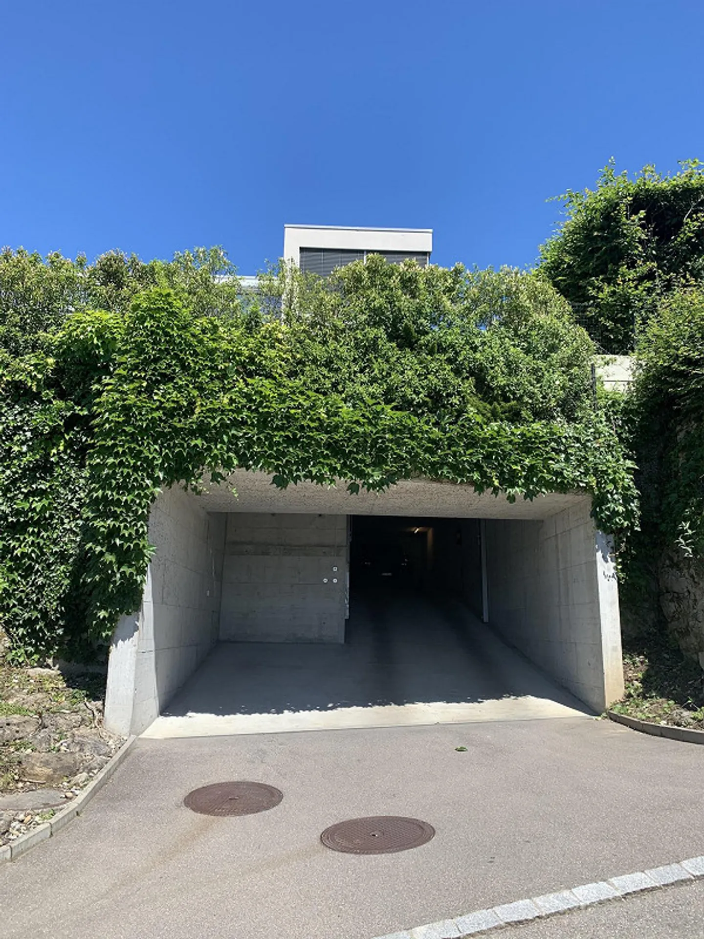 Parkplatz in Meilen - Foto 1 von 2