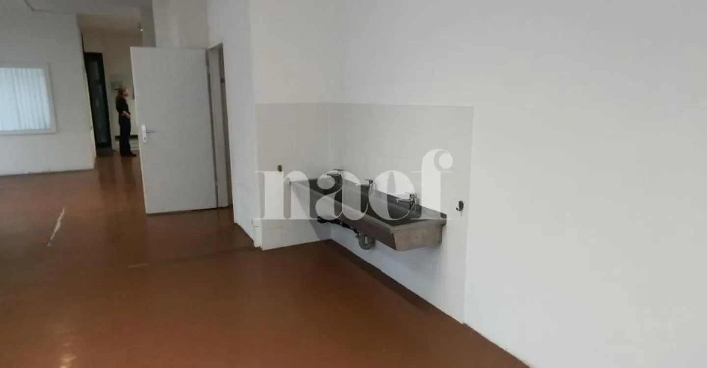 Espace Commercial dans Quartier Résidentiel - Photo 6 sur 8