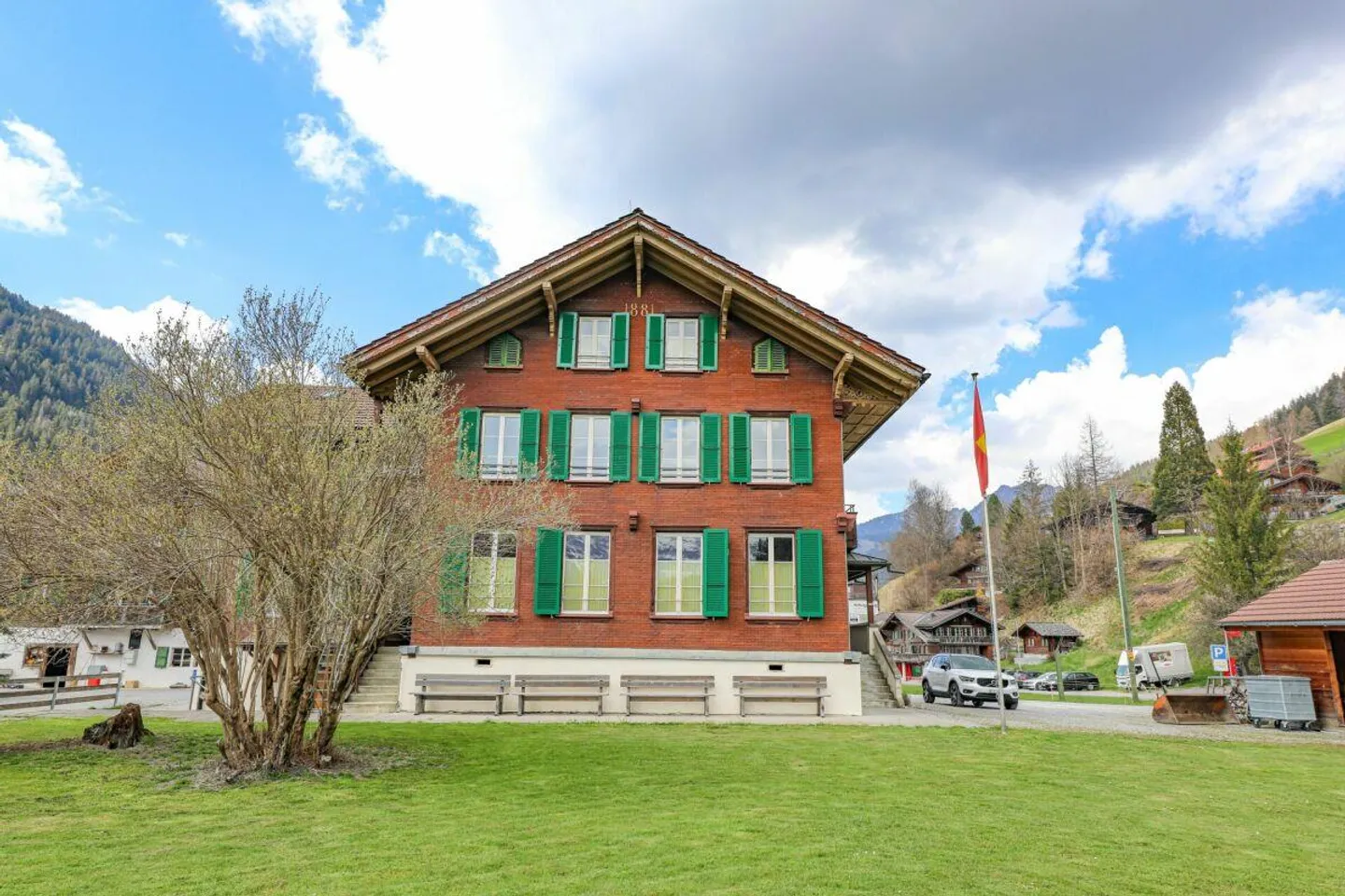 Geräumiges Ferienlagerhaus in Lenk - Foto 1 von 7
