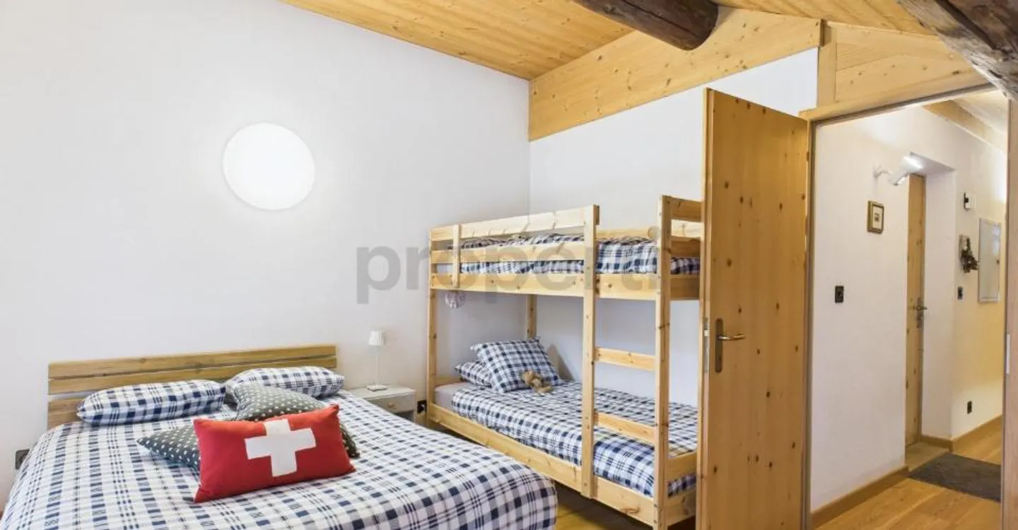 Tradition Meets Comfort: 2.5 Room Second Home in Nufenen – natu... - Photo 8 of 10