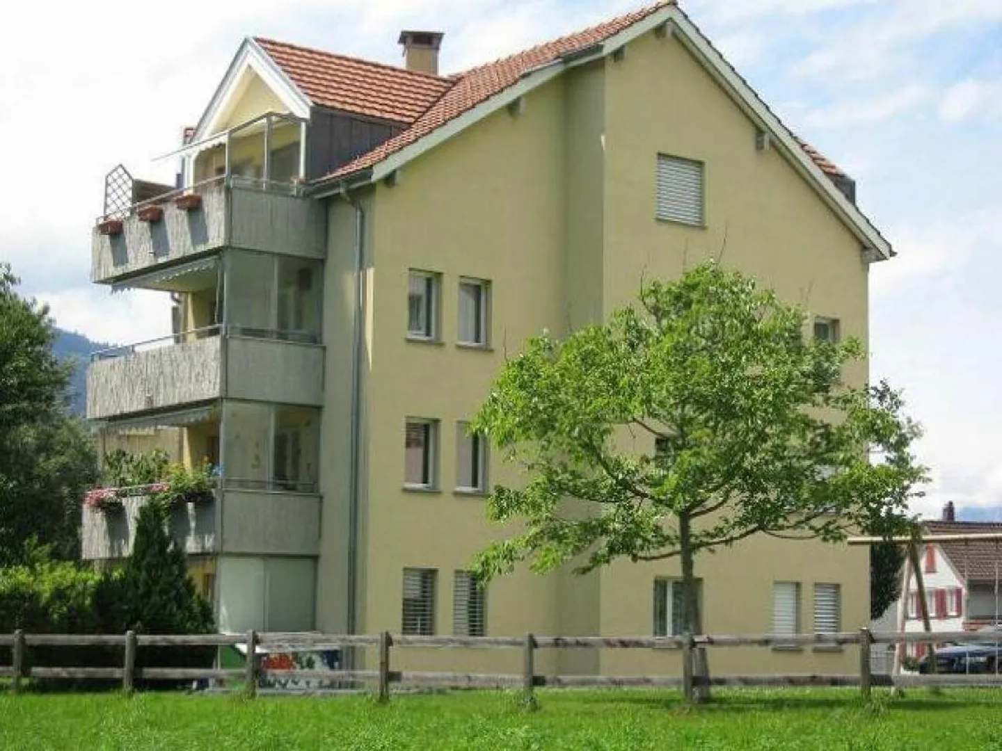 4.5-room apartment with cozy garden seating area - Photo 1 of 9