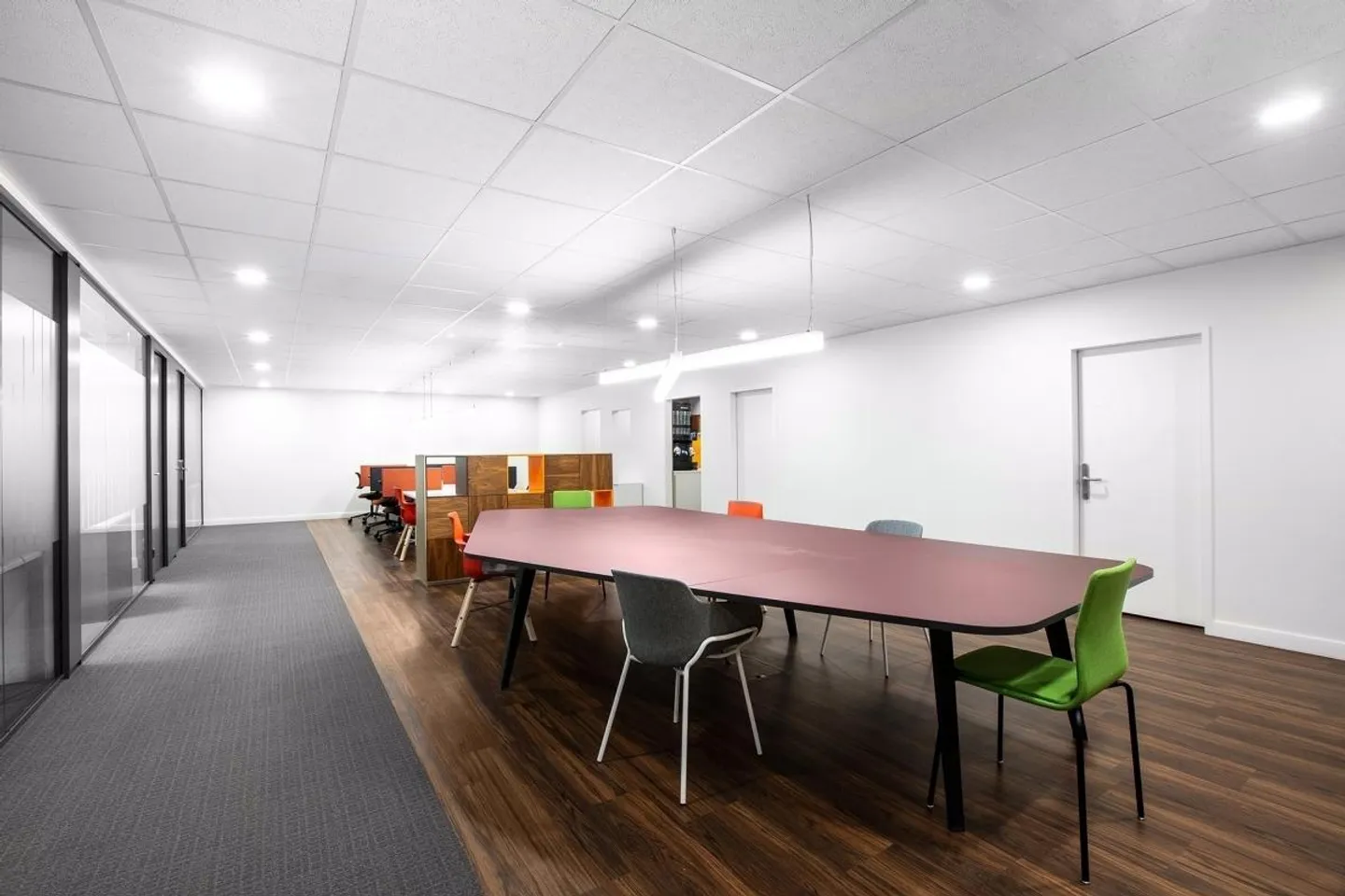 Bureau privé pour cinq personnes dans Regus Metalli - Photo 5 sur 8