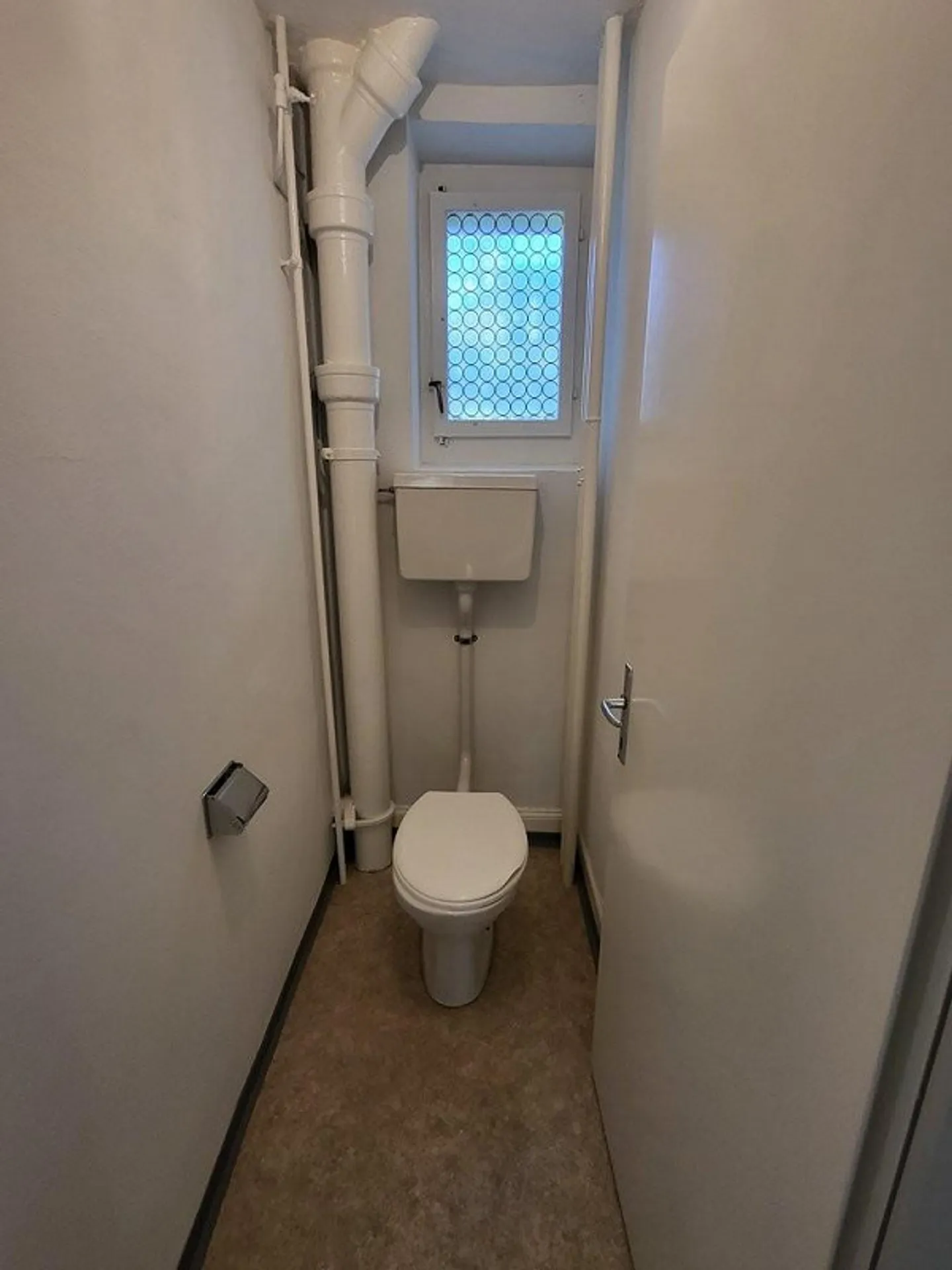 Small but well-kept and centrally located - Photo 3 of 5