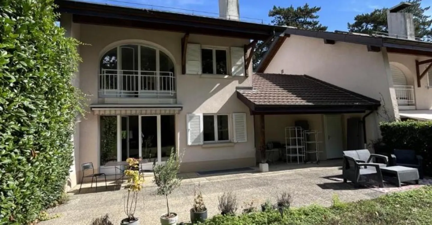 Villa a Versoix in una zona tranquilla - Foto 1 di 10