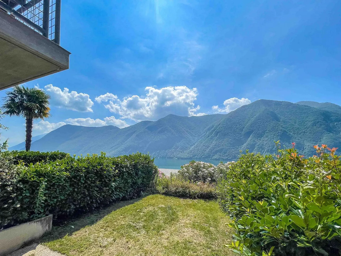 Villa in fila con vista lago a Castagnola - Foto 2 di 9