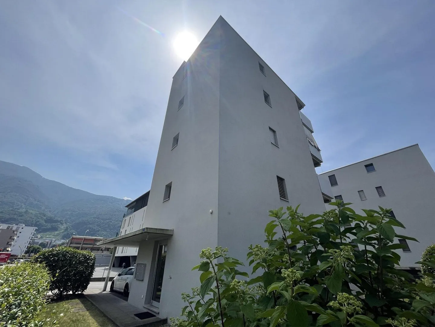 APPARTEMENT IMPERDIBLE 2.5 DANS UNE ZONE CENTRALE - Photo 2 sur 12