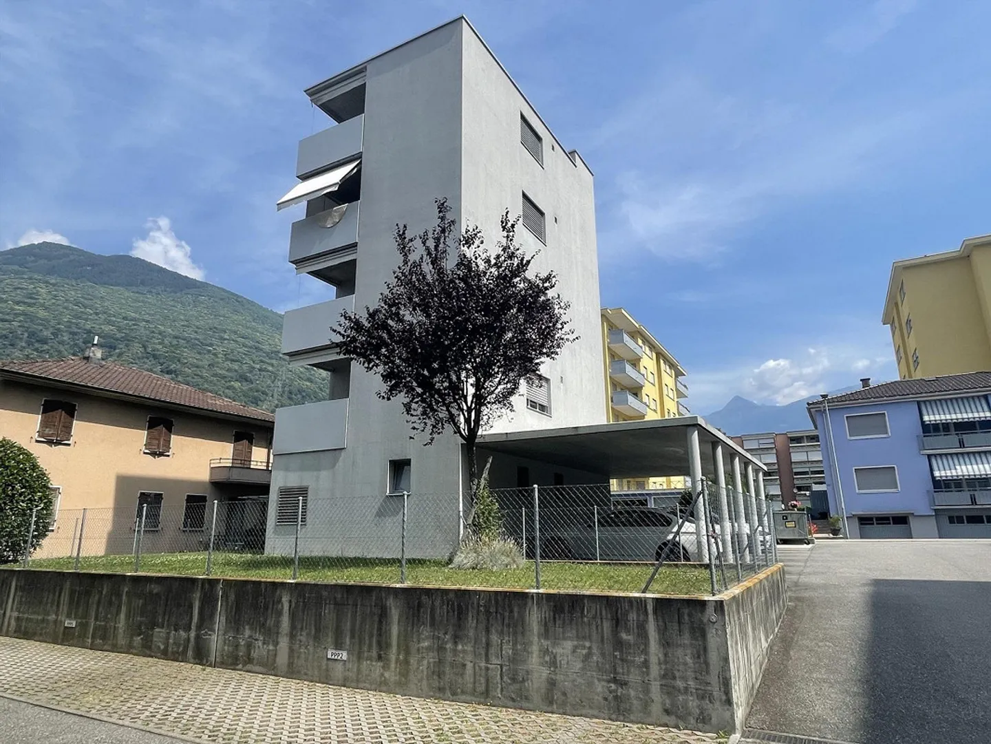 APPARTEMENT IMPERDIBLE 2.5 DANS UNE ZONE CENTRALE - Photo 1 sur 12