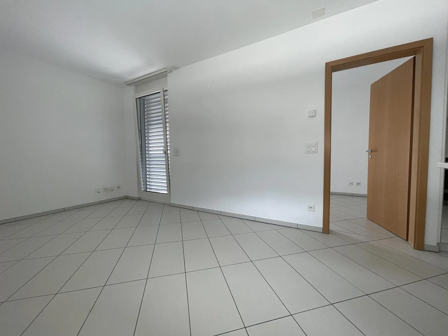 APPARTEMENT IMPERDIBLE 2.5 DANS UNE ZONE CENTRALE - Photo 4 sur 12