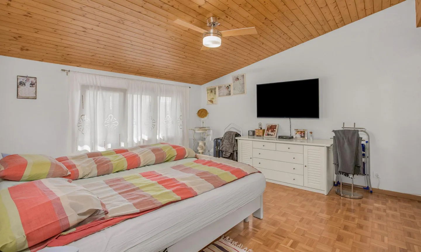 ELEGANT AND BRIGHT 7.5-ROOM HOUSE WITH GARDEN IN AGNO - Photo 6 of 10