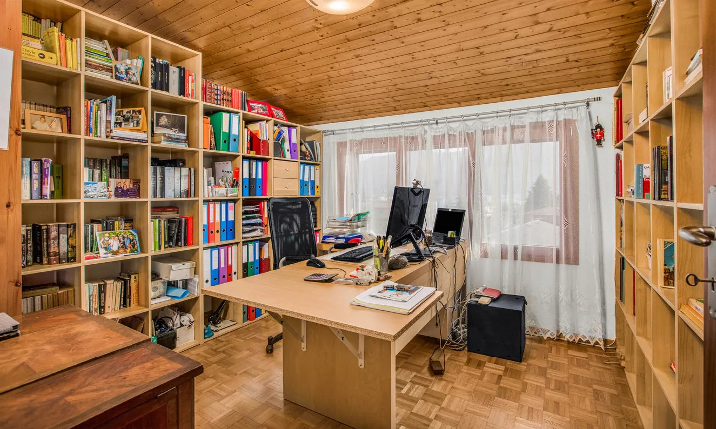 ELEGANT AND BRIGHT 7.5-ROOM HOUSE WITH GARDEN IN AGNO - Photo 7 of 10