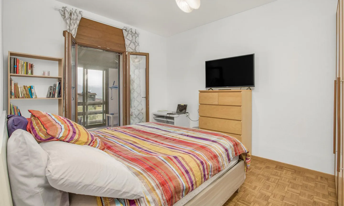 ELEGANT AND BRIGHT 7.5-ROOM HOUSE WITH GARDEN IN AGNO - Photo 8 of 10