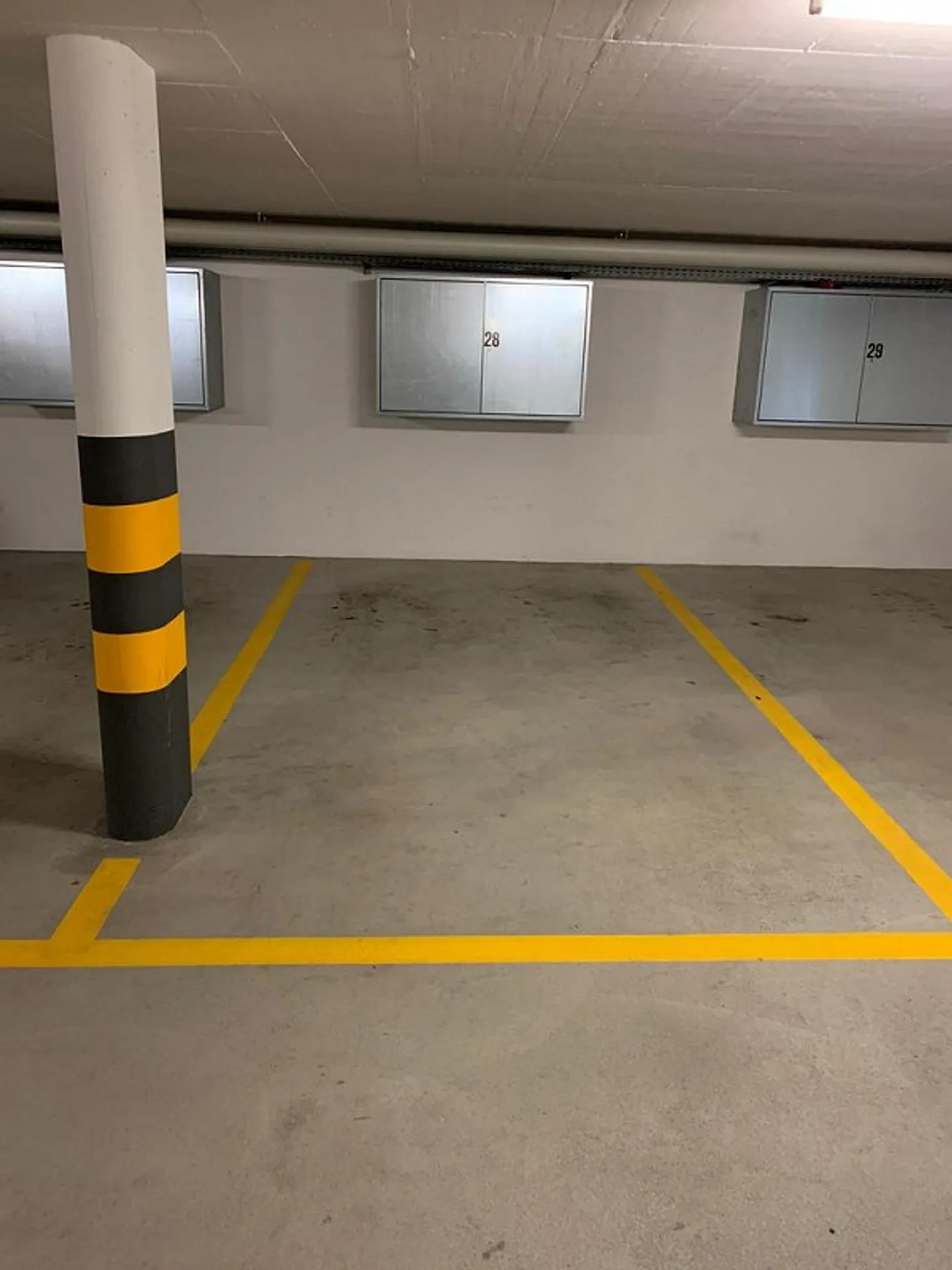 Central underground parking space for rent in Glattpark - Photo 3 of 3