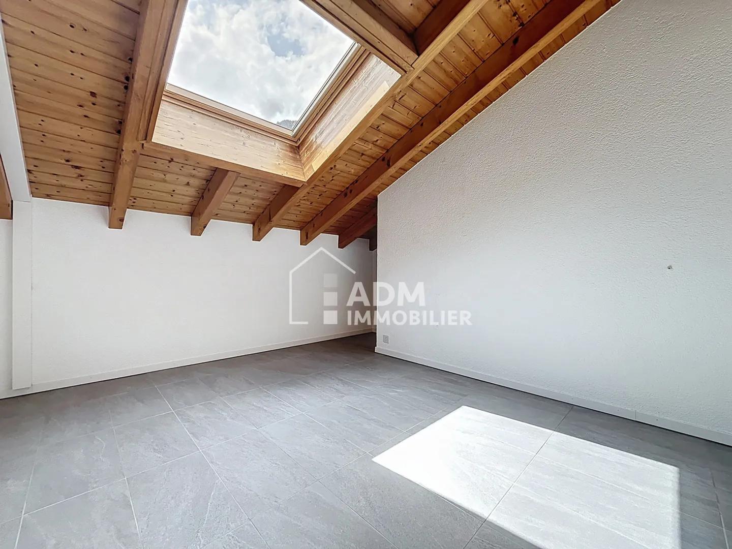 Saillon, 2.5 room duplex renovated in the bath complex - Photo 7 of 13