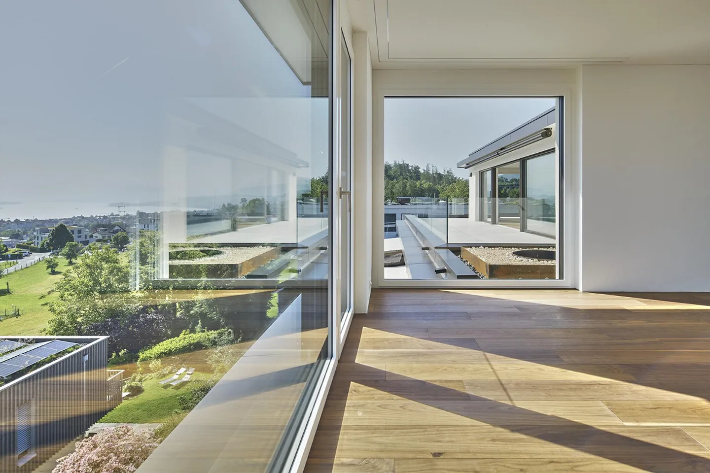 Penthouse exclusif avec vue imprenable sur le lac et les Alpes - Photo 2 sur 6