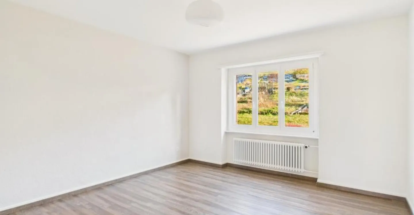 Appartamento affascinante di 3,5 stanze con tocco moderno a Le Locle - Foto 4 di 7