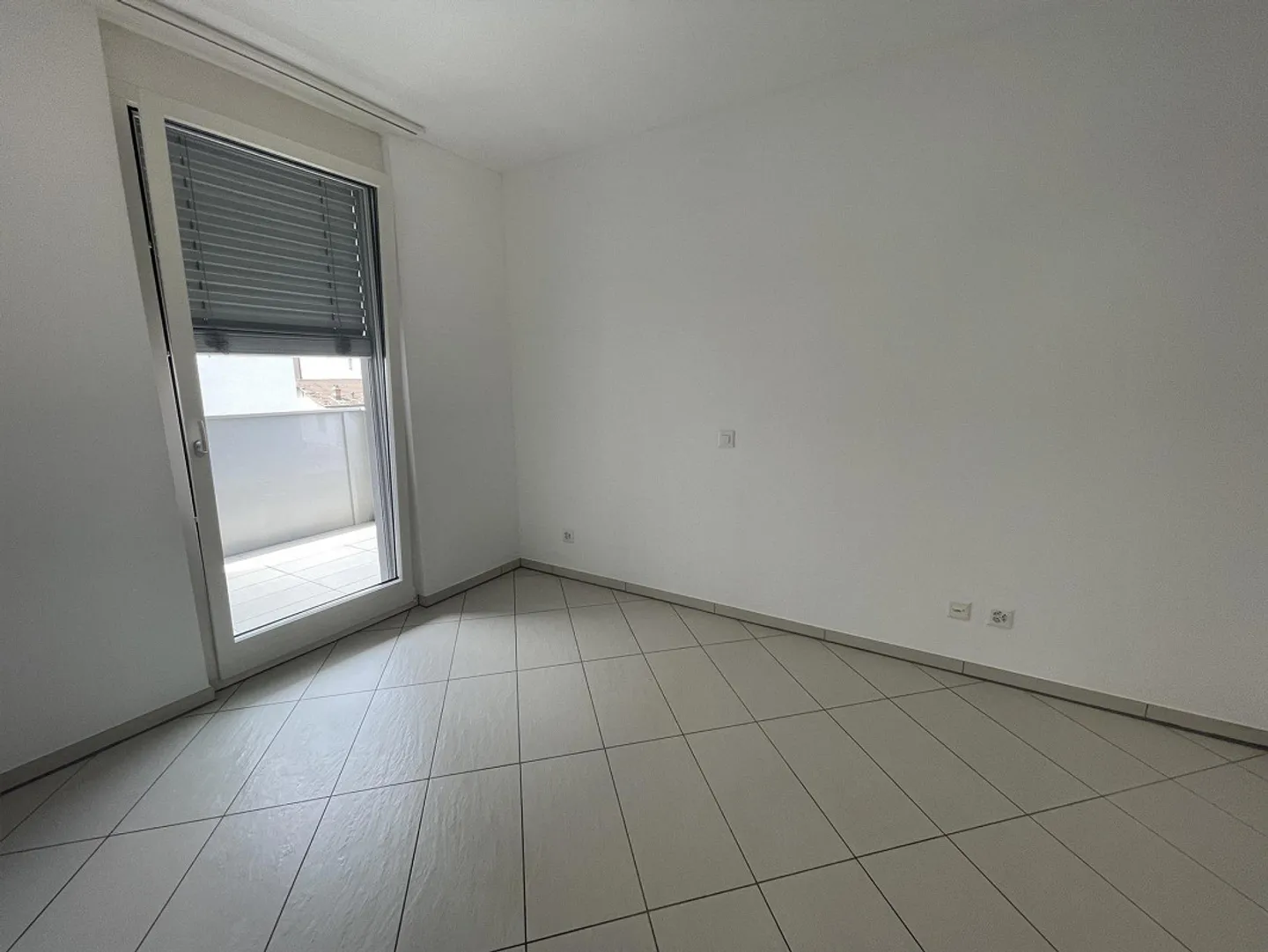 APPARTEMENT IMPERDIBLE 2.5 DANS UNE ZONE CENTRALE - Photo 9 sur 12