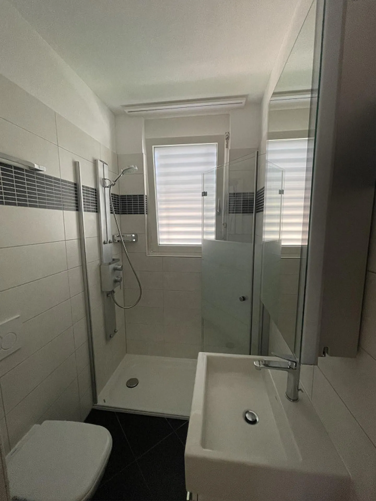 APPARTEMENT IMPERDIBLE 2.5 DANS UNE ZONE CENTRALE - Photo 10 sur 12