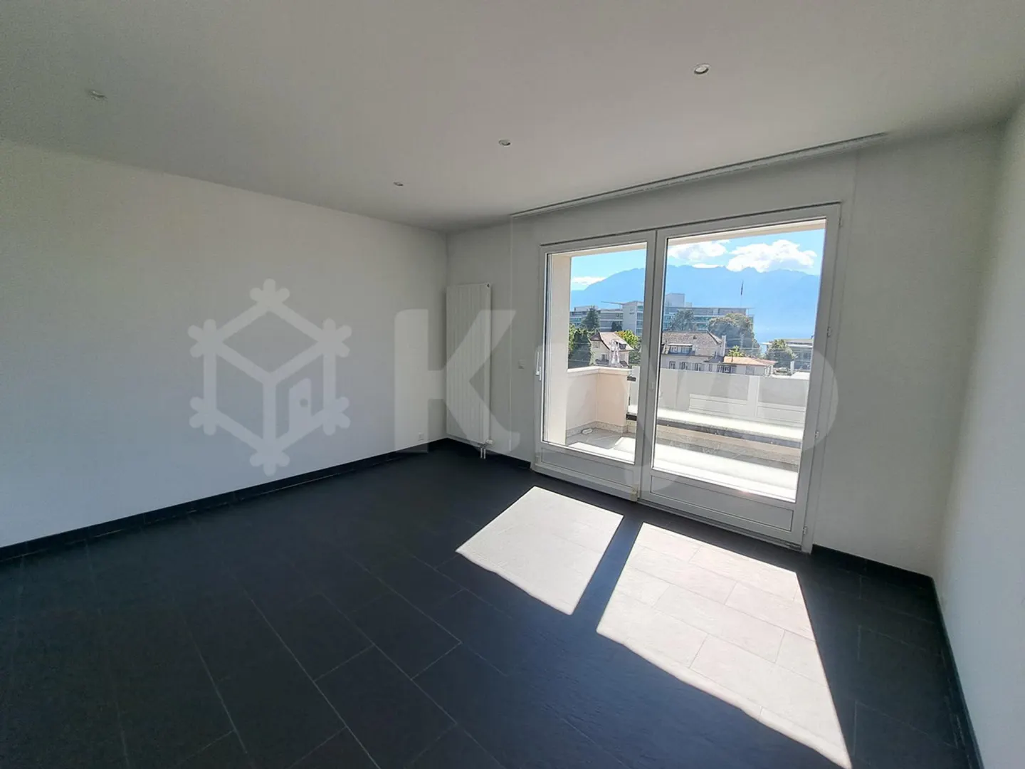 4,5-Zimmer-Wohnung im 1. Stock mit Balkon - Foto 4 von 9