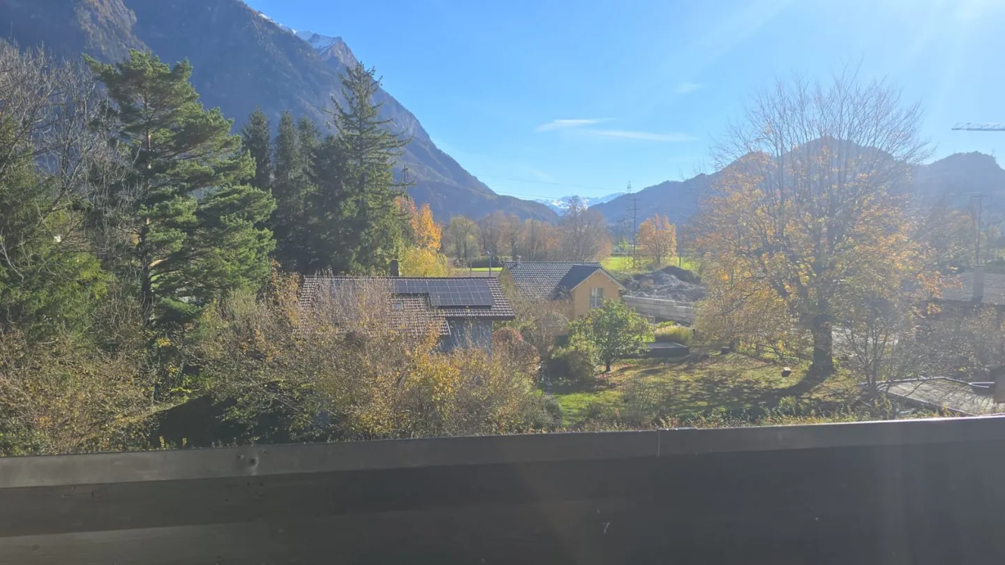 Grand Appartement Moderne de 4.5 Pièces avec Belle Vue sur les Montagnes - Photo 4 sur 16