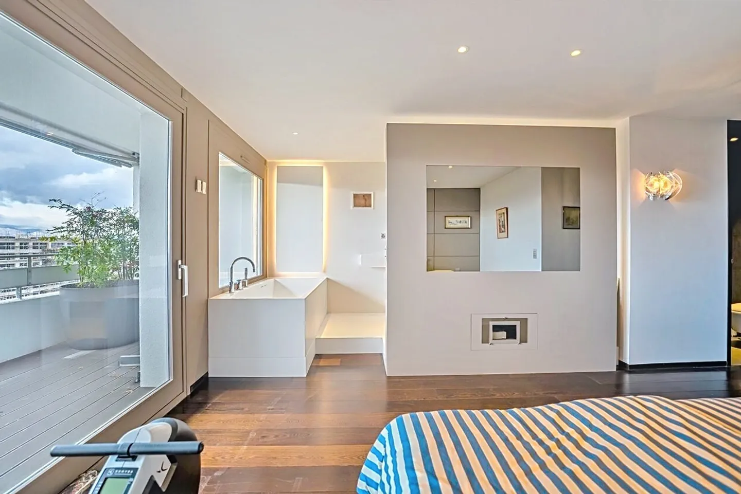 Penthouse duplex with exceptional panoramic view! - Photo 3 of 6