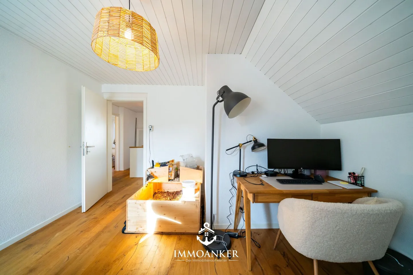 Family-friendly. Bright. Central 5.5 Room Single Family House in Oberuzwil - Photo 8 of 13