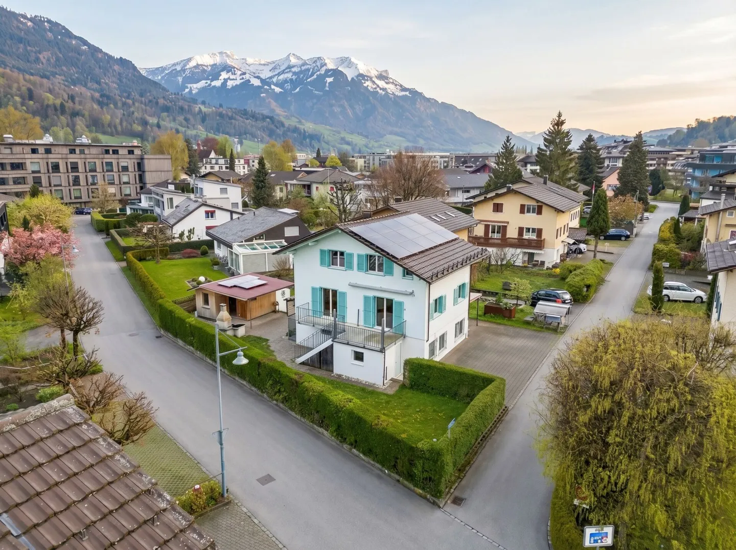 Single-family house with a separate apartment in Sarnen - Photo 1 of 11