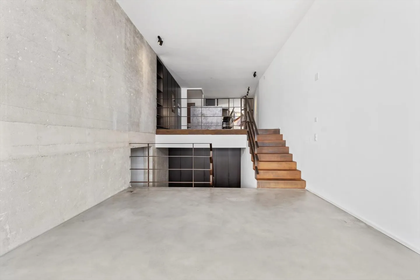 Schöne Wohnung/Loft im 4. Stock mit 2,5 Zimmern, mit der Möglichkeit, es in 3,5 Zimmer von 150m2 umzuwandeln - Foto 4 von 13