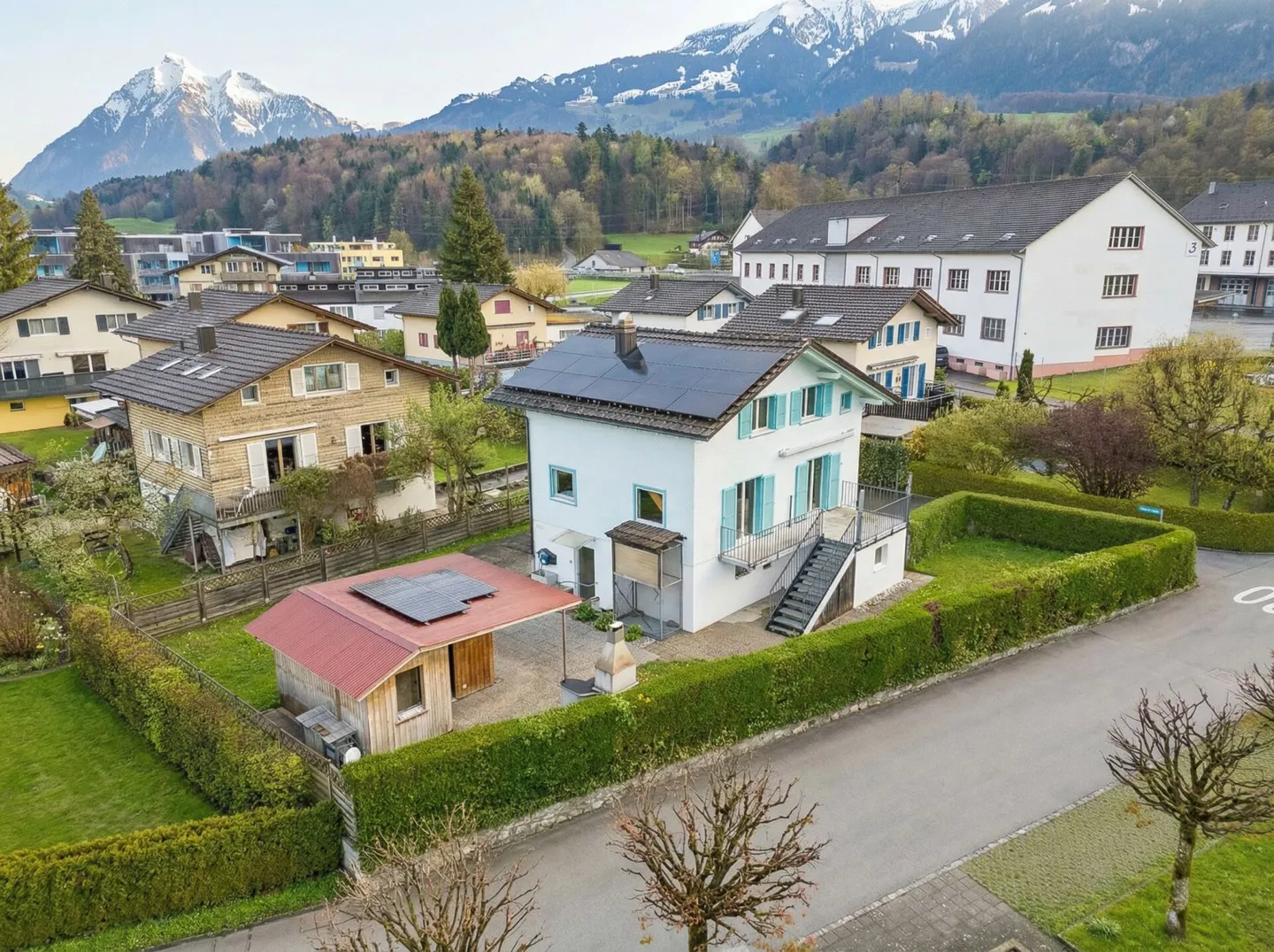 Single-family house with a separate apartment in Sarnen - Photo 2 of 11