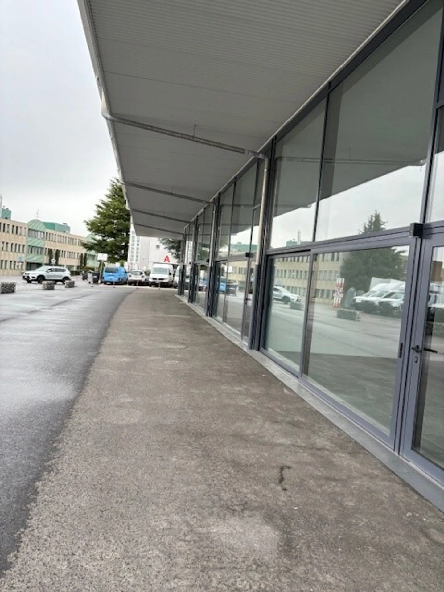 A LOUER, MAGNIFIQUE SHOWROOM - Photo 5 sur 5