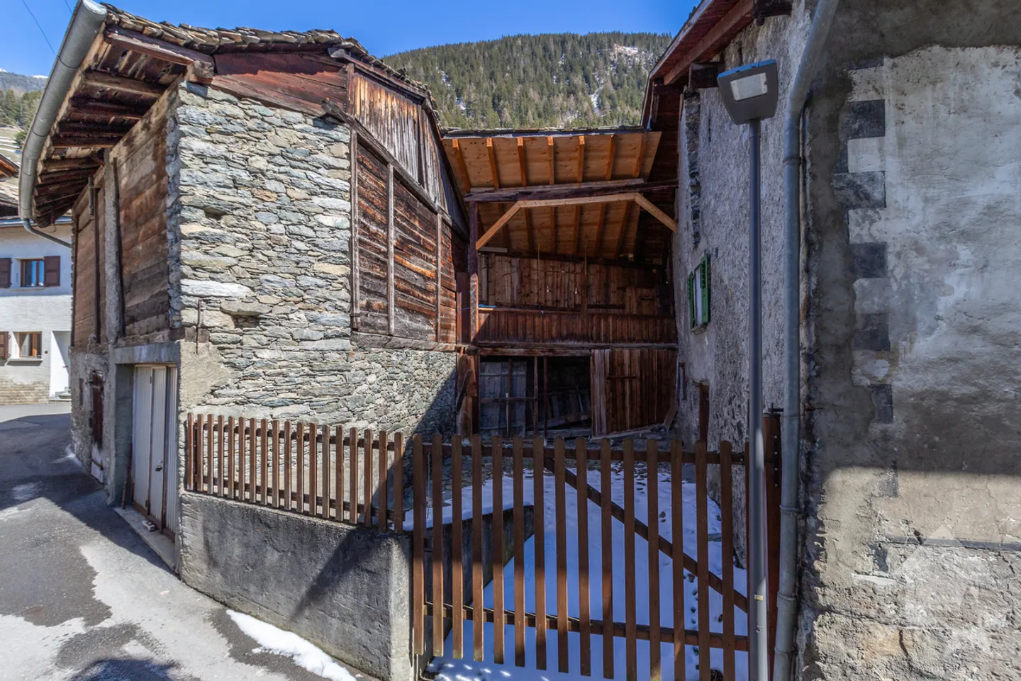 Autentica casa di villaggio del 18° secolo con spazi esterni - Foto 2 di 31