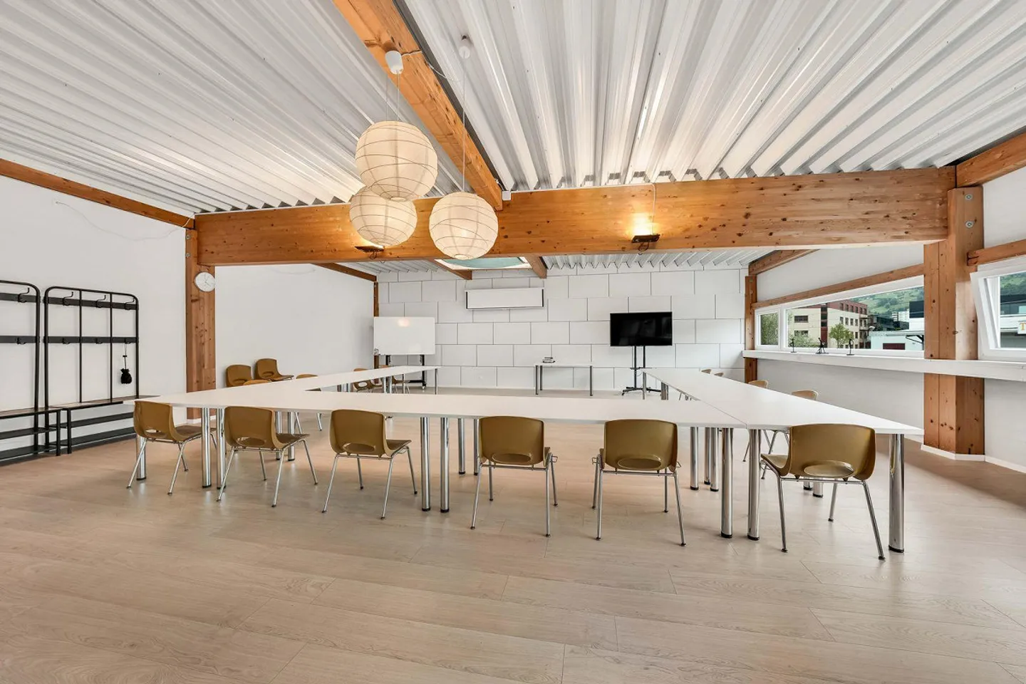 Meeting Room with Lounge - Photo 3 of 8