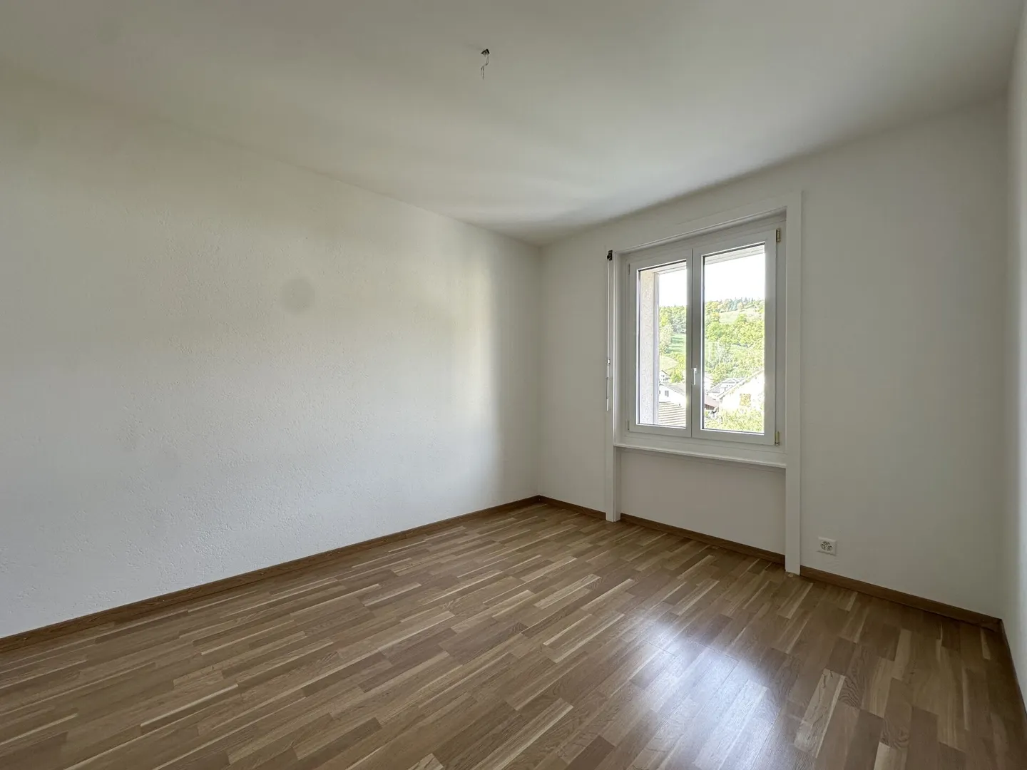 Charmant appartement de 3 pièces avec cuisine agencée dans quartier calme ! - Foto 5 von 6