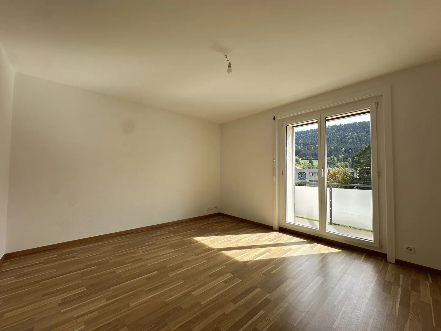 Charmant appartement de 3 pièces avec cuisine agencée dans quartier calme ! - Foto 3 von 6